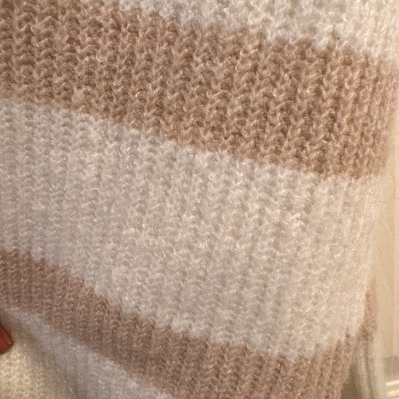 American Eagle Striped Sweater Size M White Tan Cozy Lightweight - Picture 2 of 5